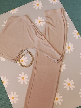 H&M light weight tan two piece outfit